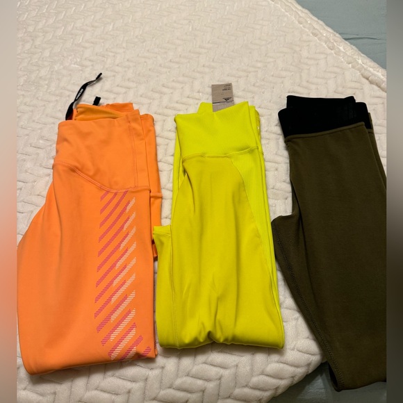 Hello, I’m selling my Nike leggings NWT & some NWOT the yellow/red are adidas .. - Picture 3 of 4